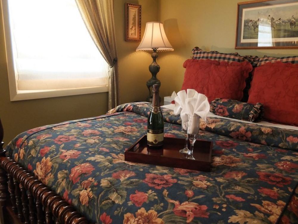 The English Inn Eaton Rapids Bagian luar foto